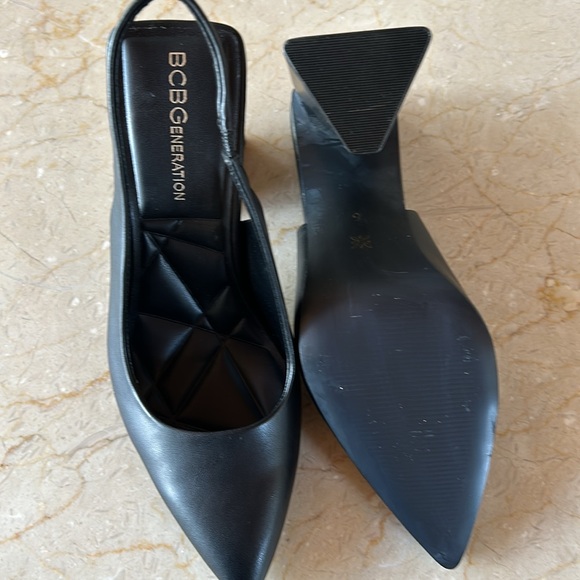 BCBGeneration Trina Pump size 5 . 3.5 inch block heel. Black - Picture 5 of 9